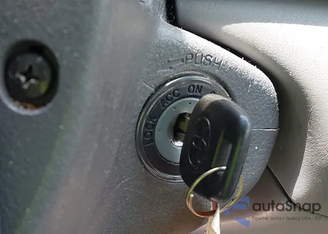 2005 Toyota Camry Le z USA, uszkodzony, nr VIN 4T1BE32K05U084004